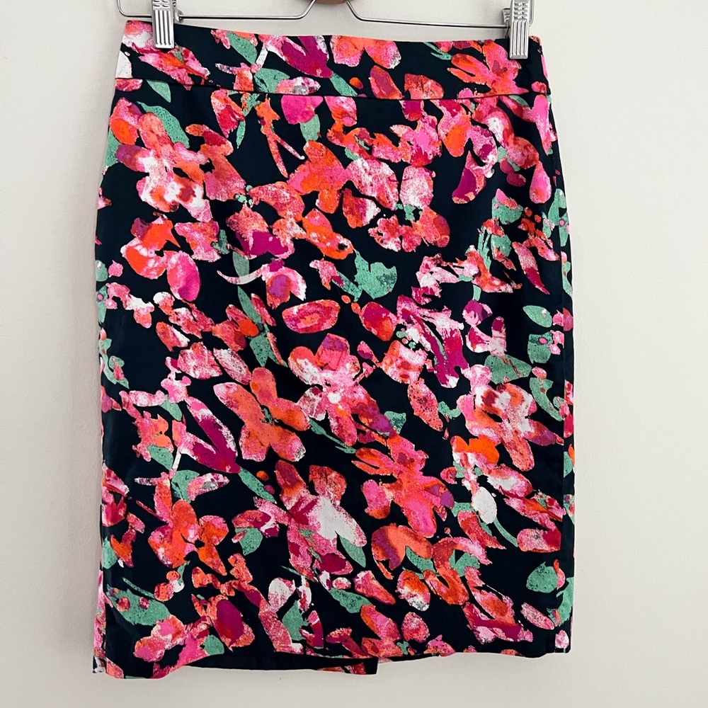 ANN TAYLOR Size 4  Black Red Pink Floral Skirt